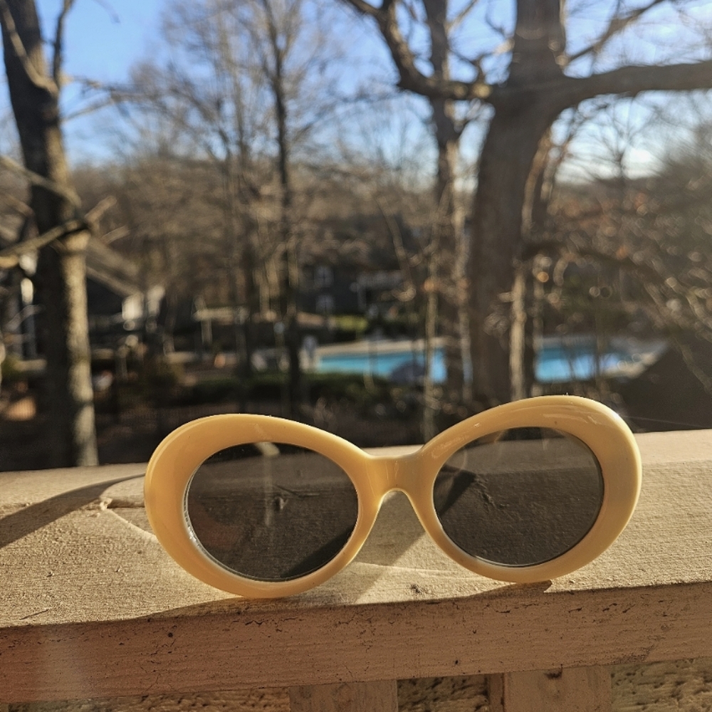 Off-white Luxury Oval Sunglasses.
